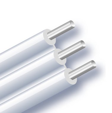 Beyaz arka plan üzerinde izole esnek üç telli elektrik alüminyum kablo. Çift renk yalıtım ile bakır çok damarlı kablo. Yakın çekim bölüm. Güç Tel. Vektör çizim