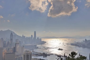 İskoç Tepesi'nden Island cityscape gün batımında