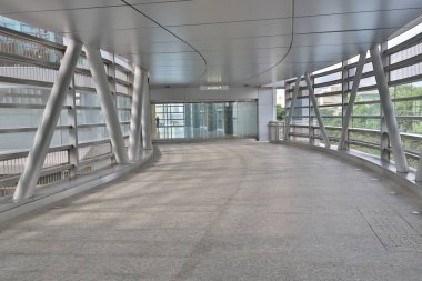 Hk, merkezdeki modern yaya geçit