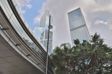 Hk, merkezdeki modern yaya geçit