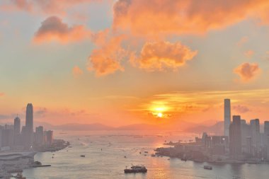 Görünüm noktası günbatımı İskoç tepe tepe üzerinde.