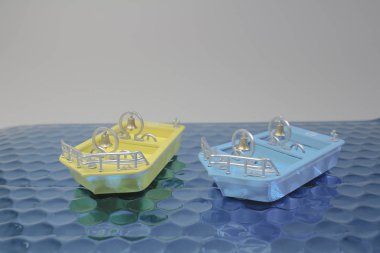 küçük bir tekne ile küçük figür