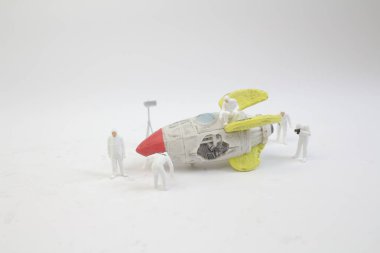 kırık uzay gemisi ile mini rakam çalışması