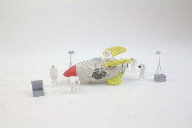 kırık uzay gemisi ile mini rakam çalışması