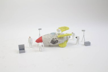 kırık uzay gemisi ile mini rakam çalışması