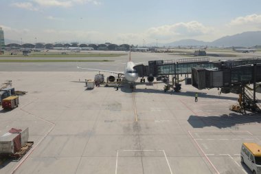 Orta Saha kalabalık Chek Lap Kok Havalimanı