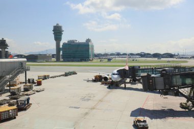 Orta Saha kalabalık Chek Lap Kok Havalimanı