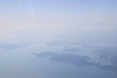 Topraklara seyir uçak penceresinin havadan görünümü 
