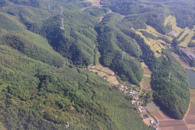 Topraklara seyir uçak penceresinin havadan görünümü 