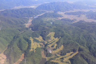 Topraklara seyir uçak penceresinin havadan görünümü 