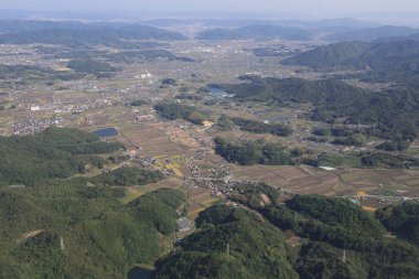 Topraklara seyir uçak penceresinin havadan görünümü 
