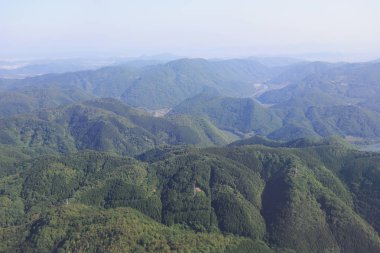 Topraklara seyir uçak penceresinin havadan görünümü 