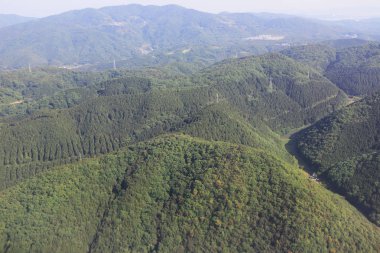 Arazi arıyor uçak penceresinin havadan görünümü 