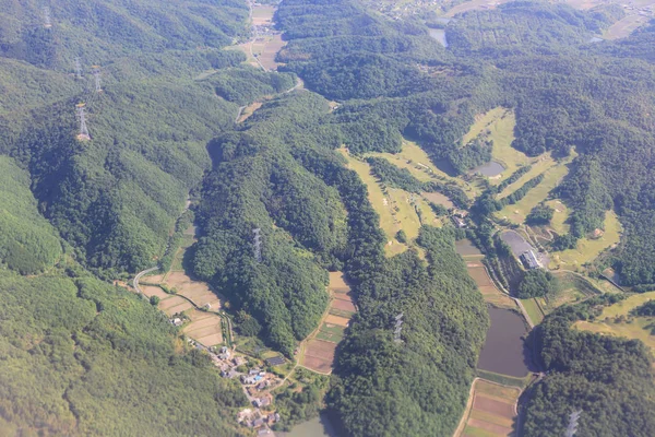 平面窗口俯视陆地的鸟瞰图 — 图库照片