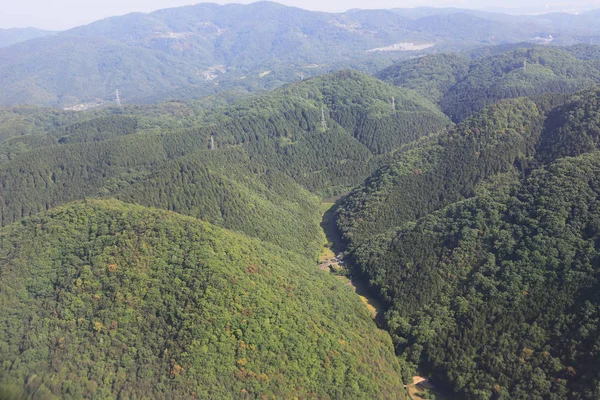 Arazi arıyor uçak penceresinin havadan görünümü 