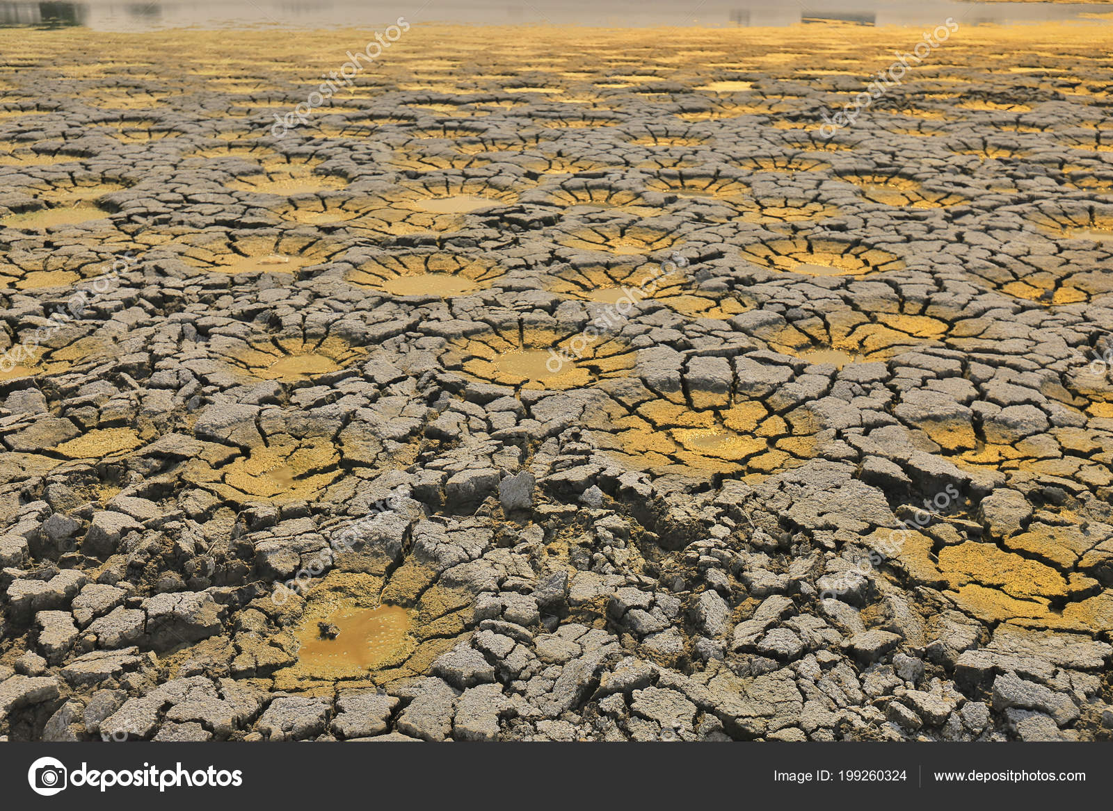 Uma Textura Terra Rachada Bom Fundo Natural Stock Photo C Sameashk Yahoo Com Hk 199260324