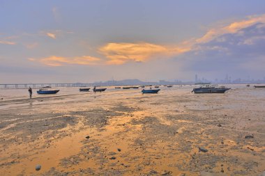  Bir tekne silueti ile Lau çıtını Shan