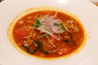 sebze erişte domates çorbası