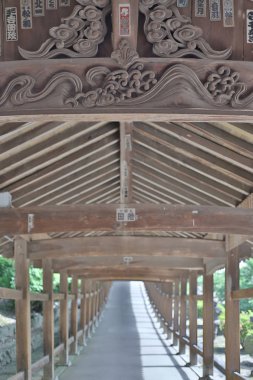 Okayama 'daki ünlü Kibitsu Jinja tapınağında.