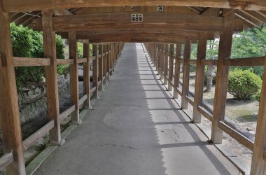 Okayama 'daki ünlü Kibitsu Jinja tapınağında.