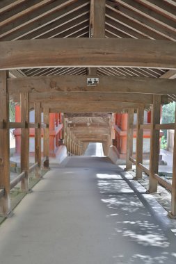 Okayama 'daki ünlü Kibitsu Jinja tapınağında.