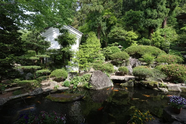 bir küçük Uka türbelerin Bahçe Fugenin Tapınak