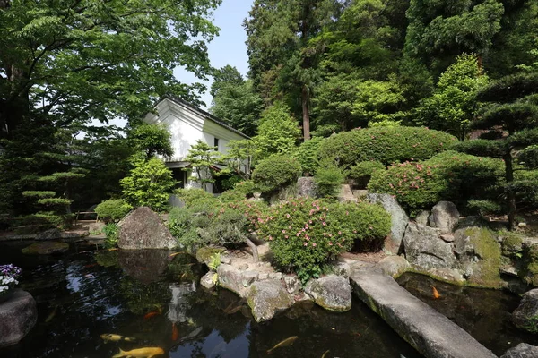 bir küçük Uka türbelerin Bahçe Fugenin Tapınak