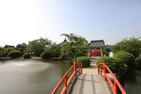 bir küçük Uka türbelerin Bahçe Fugenin Tapınak