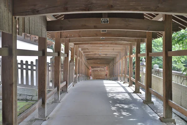 Okayama 'daki ünlü Kibitsu Jinja tapınağında.