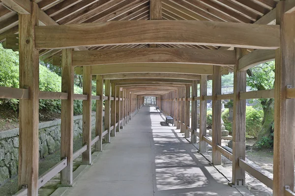 Okayama 'daki ünlü Kibitsu Jinja tapınağında.