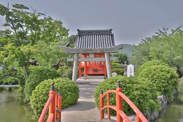 Okayama 'daki ünlü Kibitsu Jinja tapınağında.