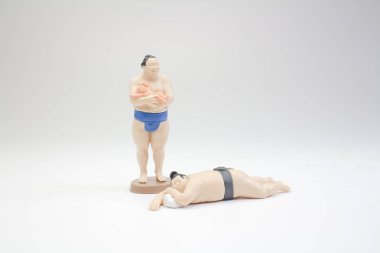 Sumo güreşçisi geleneksel rafa bir rakam