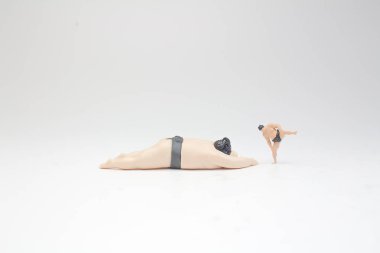 Sumo güreşçisi geleneksel rafa bir rakam