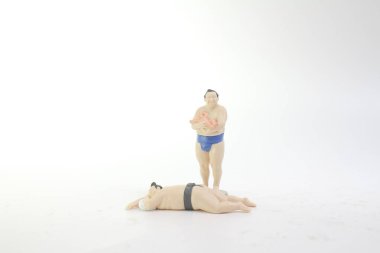 Sumo güreşçisi geleneksel rafa bir rakam