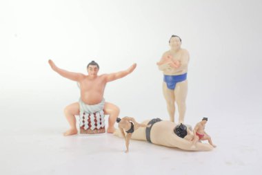 Sumo güreşçisi geleneksel rafa bir rakam