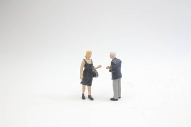 bir yönetici iş adamları el sallayarak