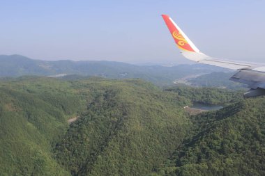 Topraklara seyir uçak penceresinin havadan görünümü 
