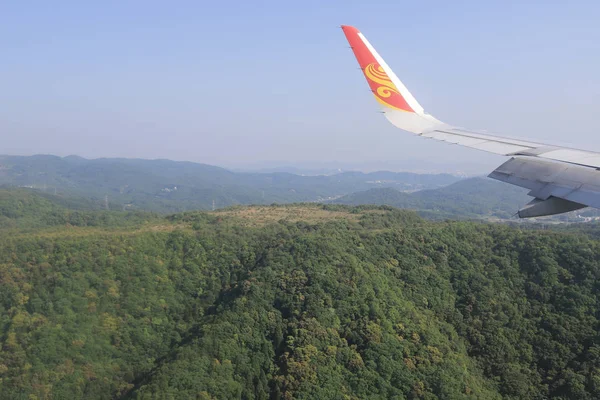 Topraklara seyir uçak penceresinin havadan görünümü 