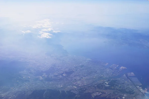 Luftaufnahme Des Flugzeugfensters Das Nach Unten Schaut Landen — Stockfoto