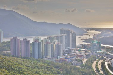 Tung Chung Körfezi 'nden por Kai Shan 'dan bir görünüm