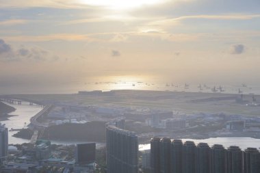 Tung Chung kasabasının por Kai Shan 'da bir görünüm 