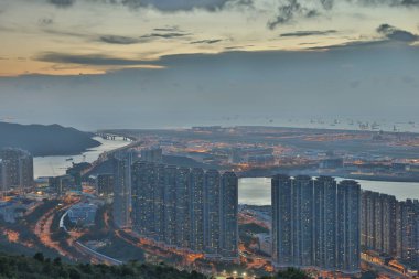 Tung Chung kasabasının por Kai Shan 'da bir görünüm 