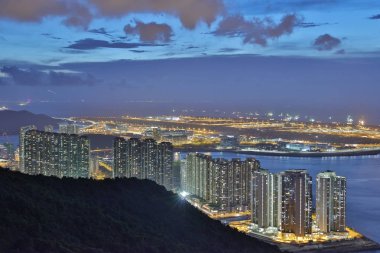 Tung Chung kasabasının por Kai Shan 'da bir görünüm 