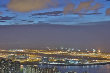 Tung Chung kasabasının por Kai Shan 'da bir görünüm 