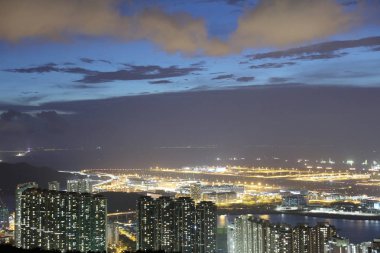 Tung Chung kasabasının por Kai Shan 'da bir görünüm 