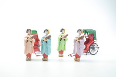 heykel ve kırmızı vintage oryantal çekçek taksi