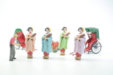 heykel ve kırmızı vintage oryantal çekçek taksi