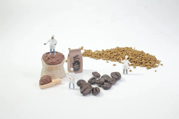 Mini Figure Che Lavorano Sul Caffè Alla Macro — Foto Stock