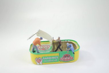 eğlenceli bir işyerinde mini figür