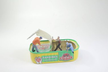 eğlenceli bir işyerinde mini figür